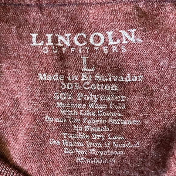 Lincoln Outfitters Maroon Size Large Tee, Unisex - Picture 4 of 4